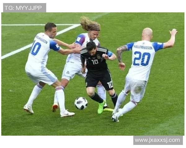 足球巨星暮年：从巅峰到晚霞，回顾传奇球员的辉煌与告别时刻