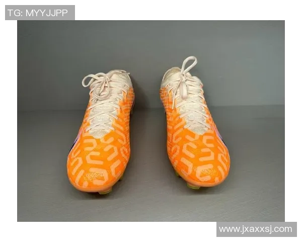 三文鱼足球鞋助力球星飞跃赛场展现无敌魅力