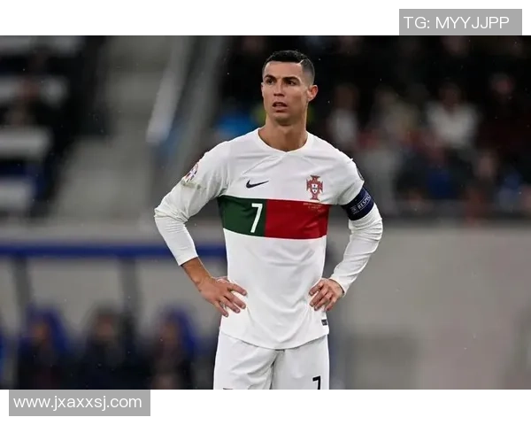 C罗震撼球场风采尽显足球传奇之王霸气壁纸图片展示 C罗震撼球场风采尽显足球传奇之王霸气壁纸图片展示